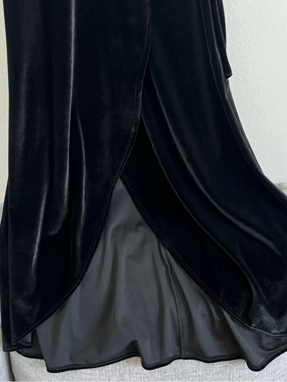 BHLDN | Anthropologie Black Velvet V-Neck Wrap Midi Short Sleeve Dress - Size XS - Picture 6 of 9